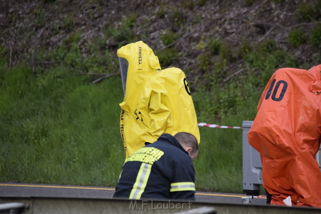 VU Gefahrgut LKW umgestuerzt A 4 Rich Koeln Hoehe AS Gummersbach P204.JPG - Miklos Laubert